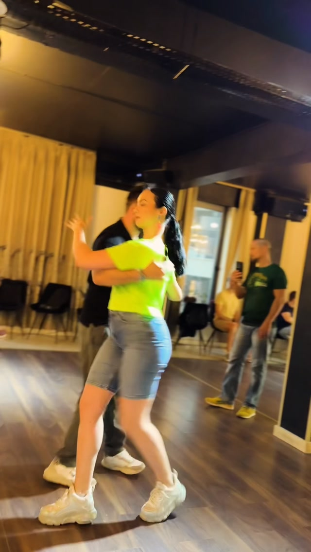 Clasă de Salsa Începători